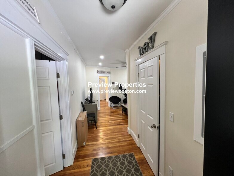 Building Photo - 60 Kenrick St