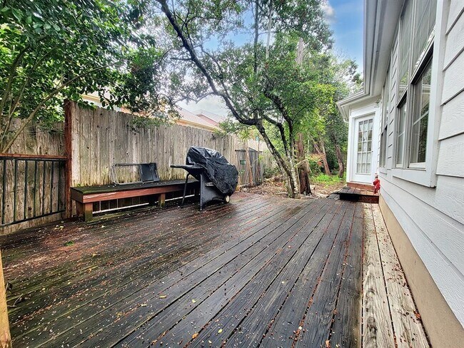 Building Photo - 10526 Grand Oak Cir