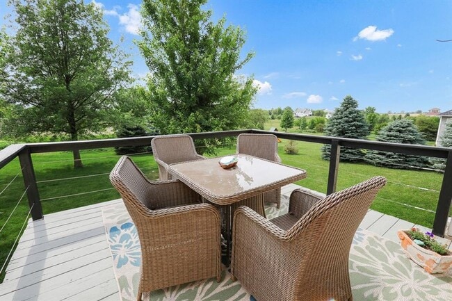 Building Photo - Spacious 5-Bedroom Retreat for Rent – Priv...