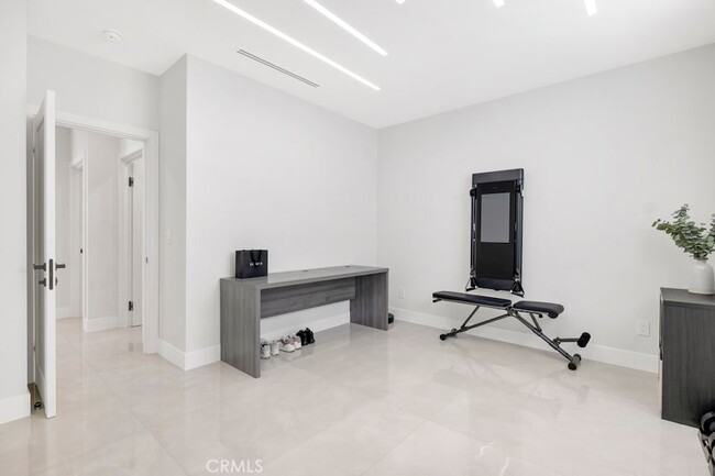 Building Photo - 20151 Vía Medici