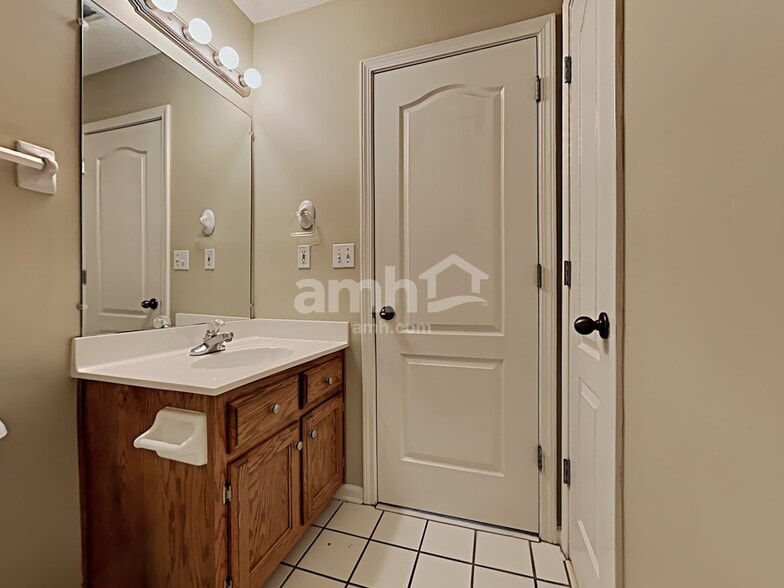 Building Photo - 7428 Acree Ln