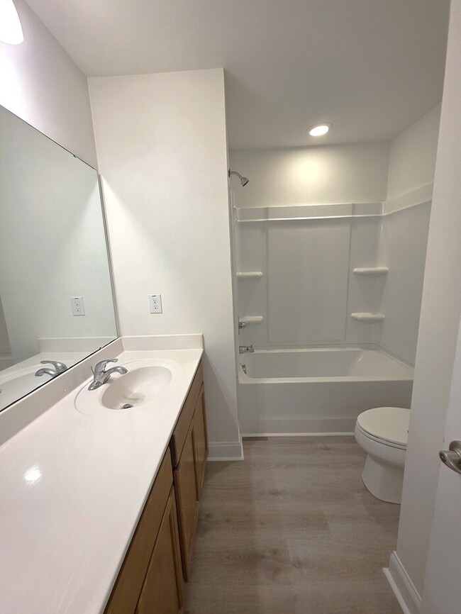Building Photo - Great 3 bed Townhouse with 1 car garage!
