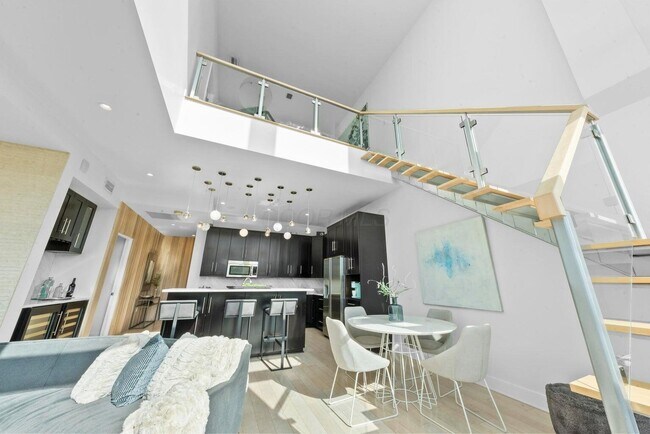 Building Photo - 1145 N High St