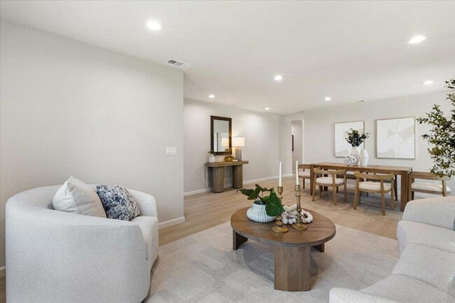 Building Photo - Renovated Single-Level 4BR Home with Modern Kitchen in La Costa – Carlsbad