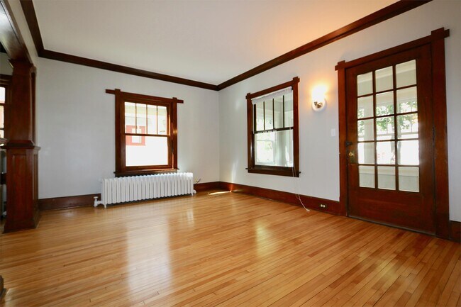 Building Photo - 2223 Harriet Ave