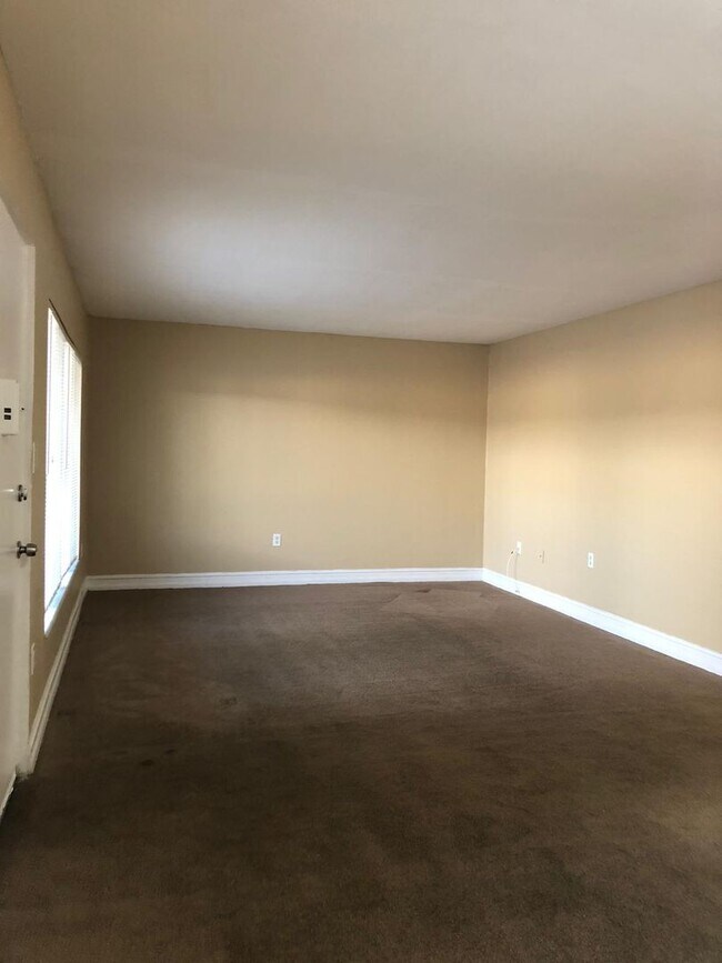 Building Photo - Green Tee - # 317