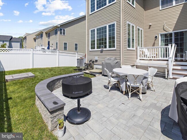 Building Photo - 8512 Pine Springs Dr