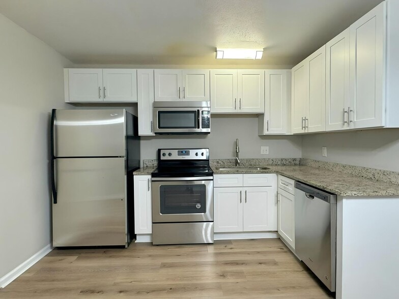 Building Photo - 4626 Highlake Dr