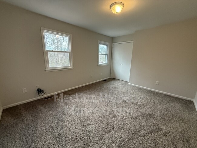 Building Photo - 4 Manchester Ct