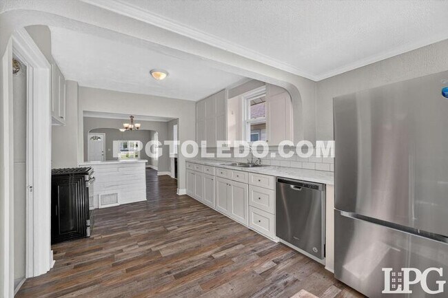 Building Photo - 544 Woodsdale Ave