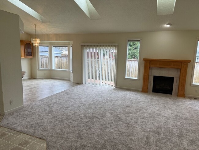 Building Photo - Beautiful 3 bedroom 2 bath house in Cottage Grove!