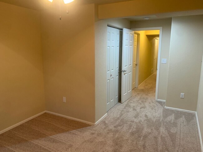 Building Photo - Gorgeous 7 Bed/3.5 Bath Home for Rent in C...