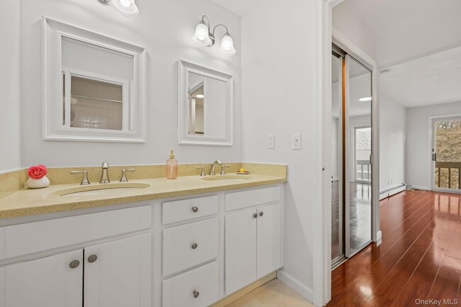 Building Photo - 11 Pondview Cl