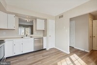 Building Photo - 116 Village Dr