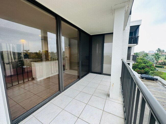 Building Photo - Move-In Special! Get November FREE When Yo...