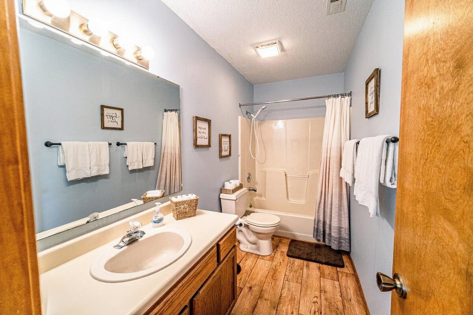 Building Photo - 5 Chandler Ln