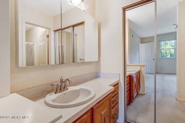 Building Photo - 405 Lexington Dr