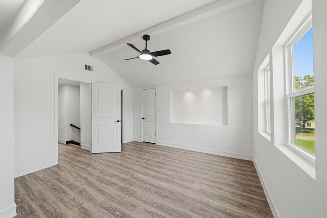 Building Photo - 10406 Broadstairs St