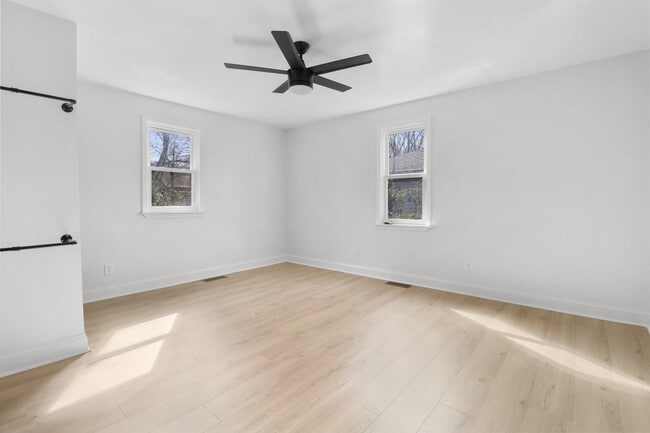 Building Photo - 106 Stacker Dr