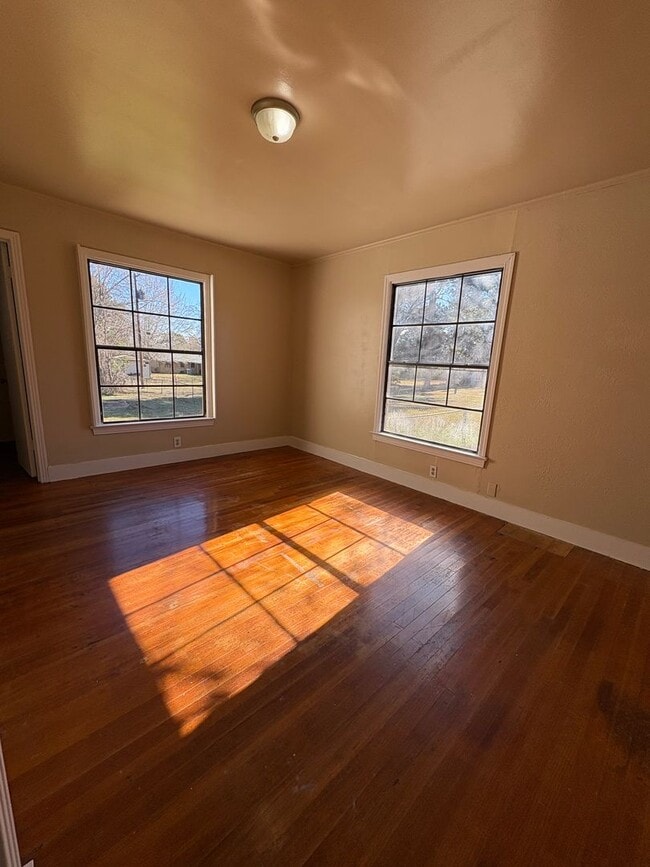 Building Photo - Amazing 4 bedroom/ 2bath house on beautiful lot!