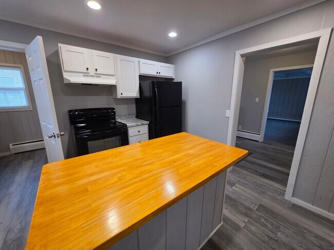 Building Photo - 1353 W Grand Ave