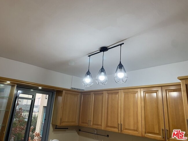 Building Photo - 10 Herzl Blvd