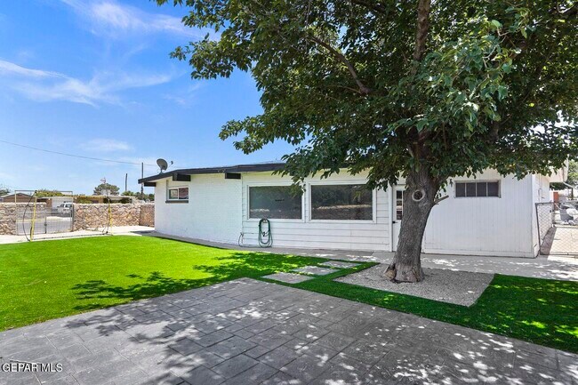 Building Photo - 5121 Beautonne Ave