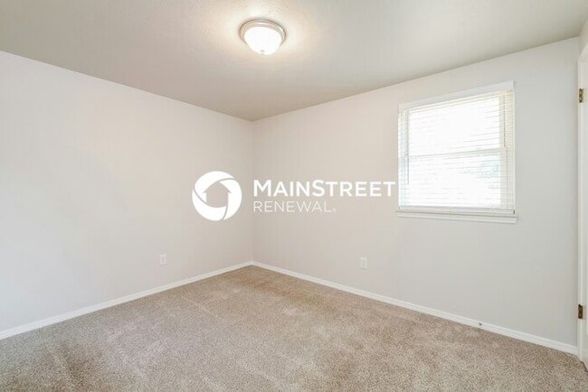 Building Photo - 4 Bedroom Pet-Friendly Home in EDMOND, OK with Main Street Renewal
