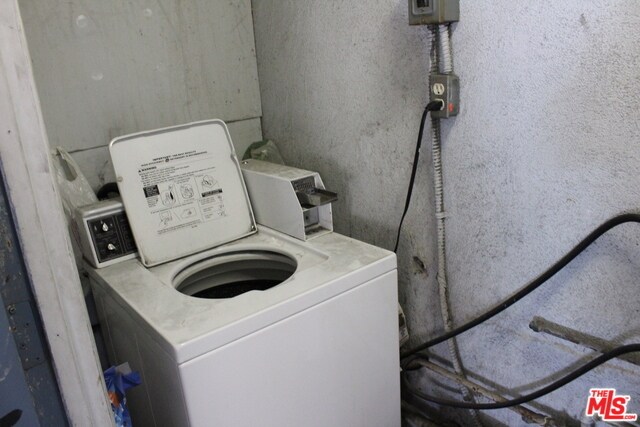 Building Photo - 833 N Normandie Ave