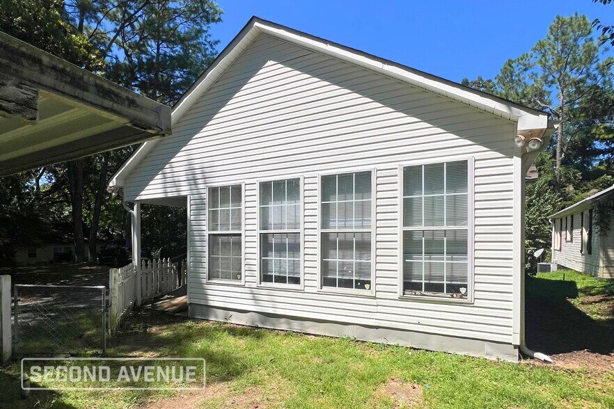 Building Photo - 212 E Lelia St