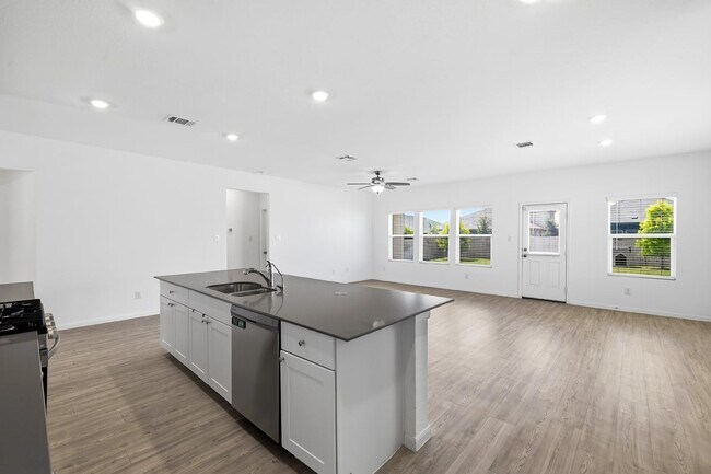 Building Photo - 14014 Roller Mls