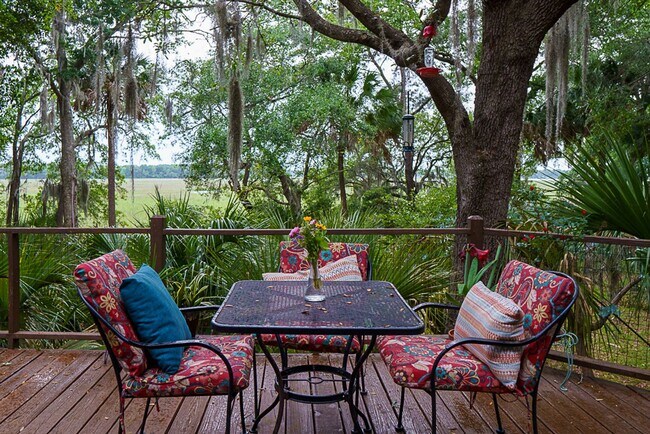 Building Photo - Amazing sunsets at this waterfront home