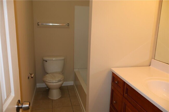 Building Photo - 176 Rivergate Ct