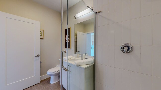 Building Photo - 573 Bedford St