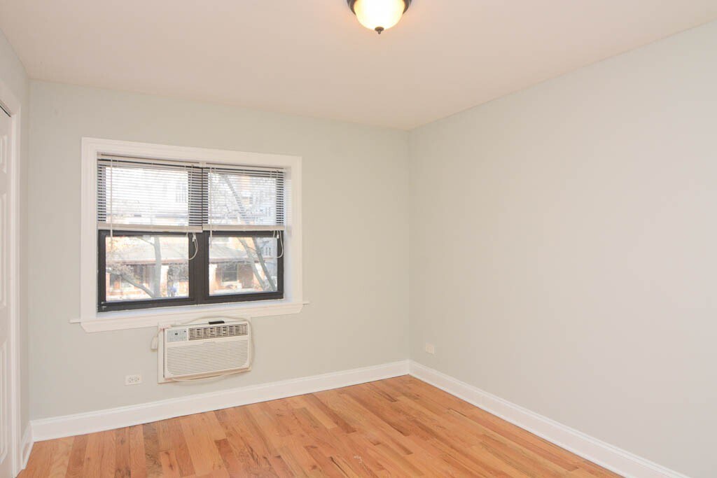 Building Photo - 448 W Barry Ave