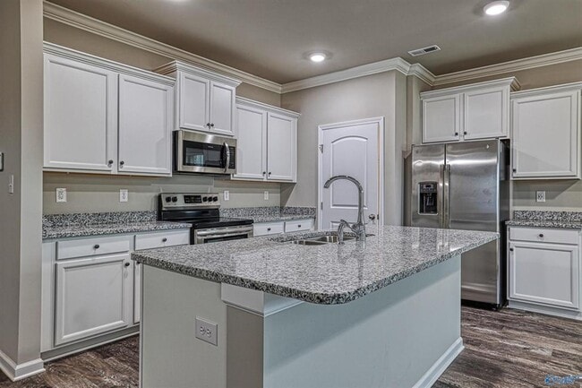 Building Photo - Coming Soon - Experience the Charm of the Oak Forest Neighborhood