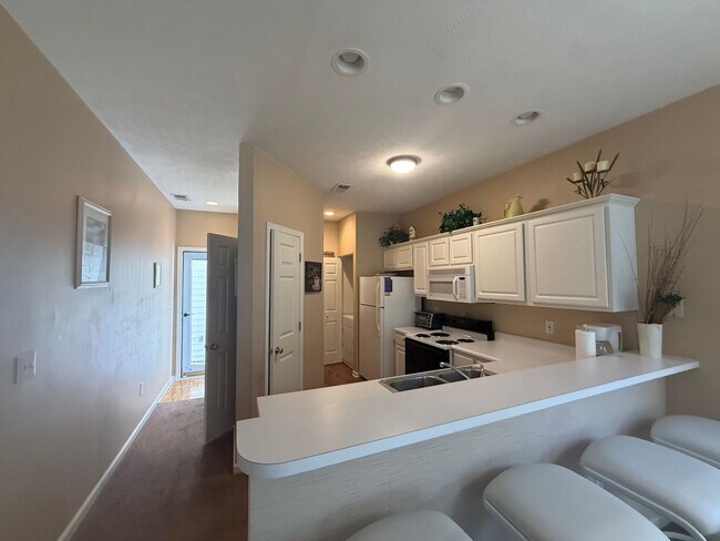 Building Photo - 606 River Oaks Dr