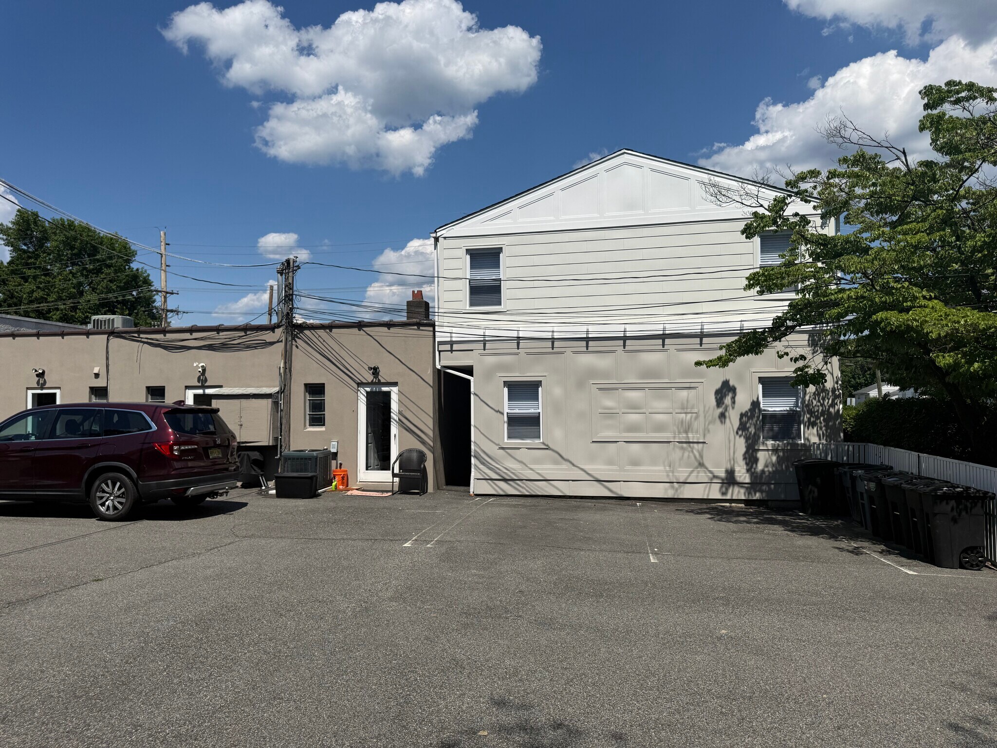 Building Photo - 0-17 Saddle River Rd
