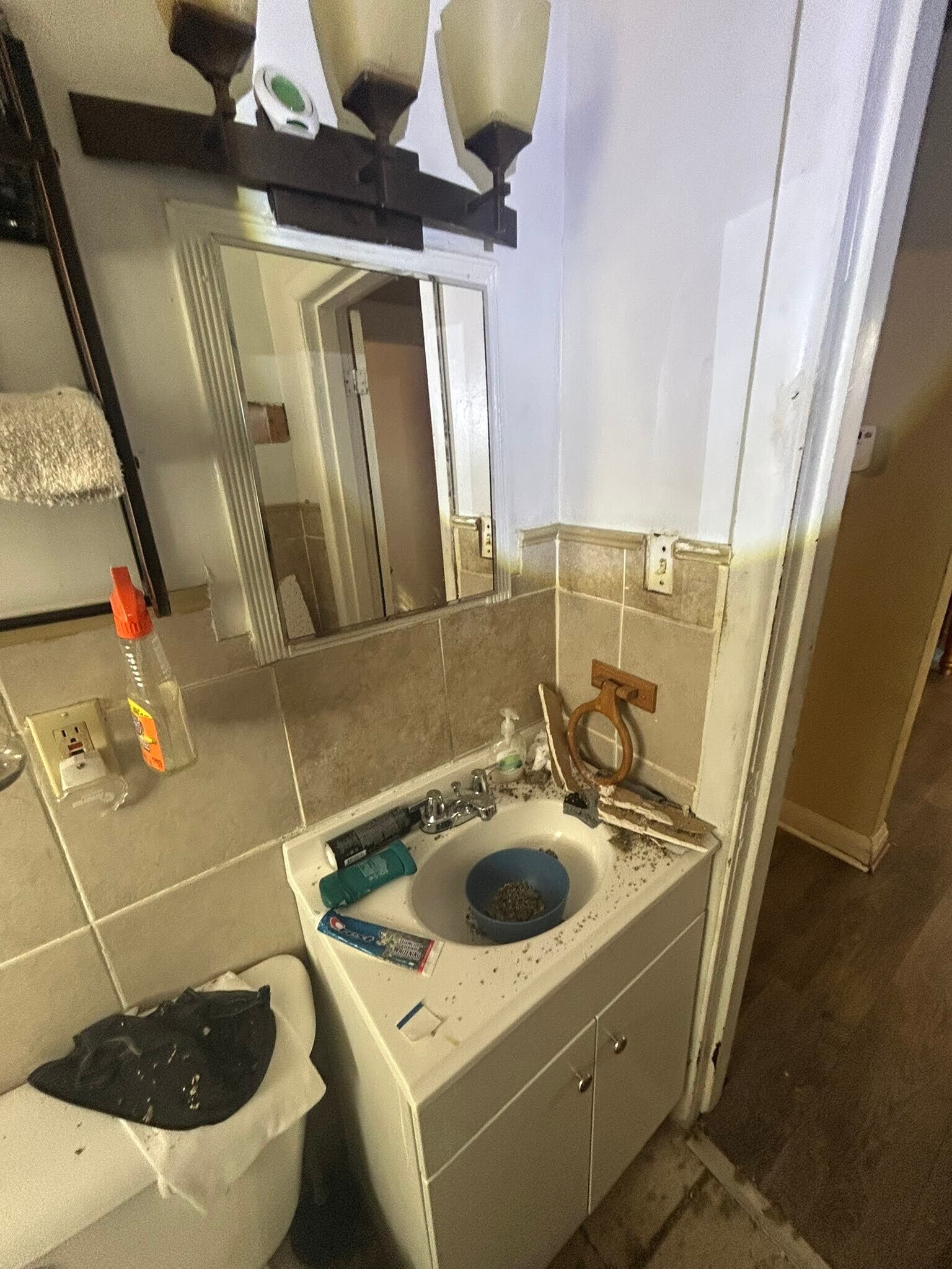 Building Photo - 4025 Beachwood Ave