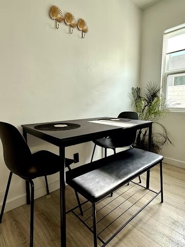 Dining table seats 4 - 5645 Auckland Ave