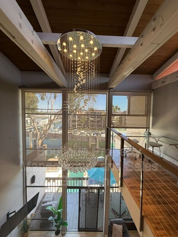 Building Photo - 7334 Marina Pacifica Dr N