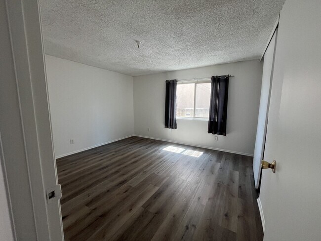 Building Photo - 1016 Benito Ave