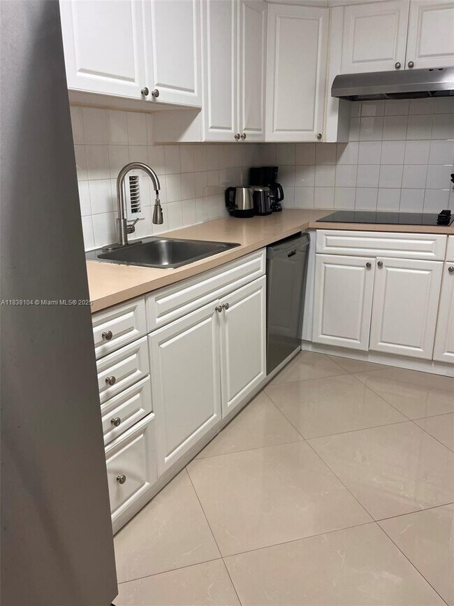 Building Photo - 3801 S Ocean Dr