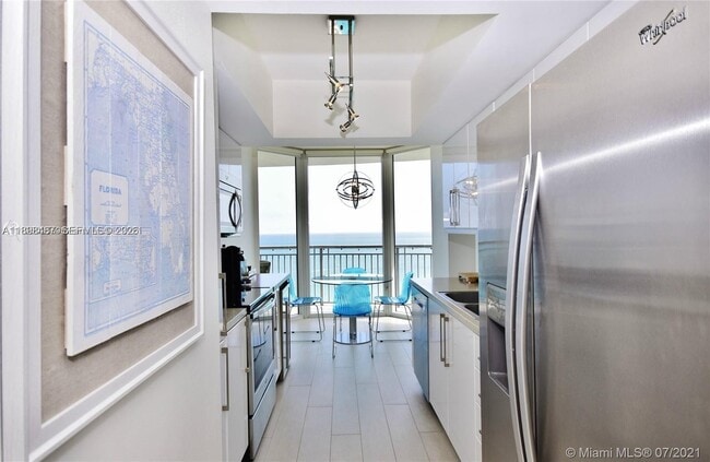 Building Photo - 17375 Collins Ave