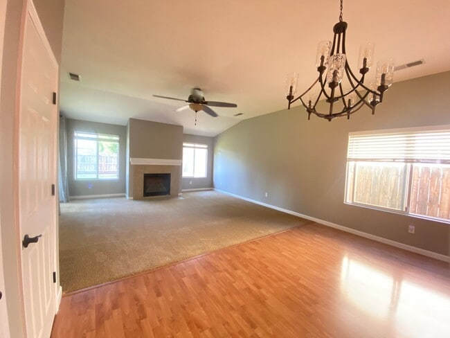 Building Photo - In Hanford-4 Br 2.5 Ba Available Now