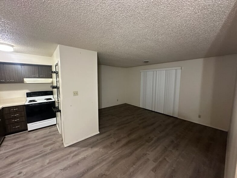 Building Photo - 32 Woodglen Apartment