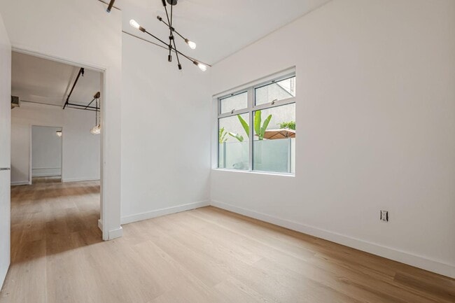 Building Photo - 645 W 9th St