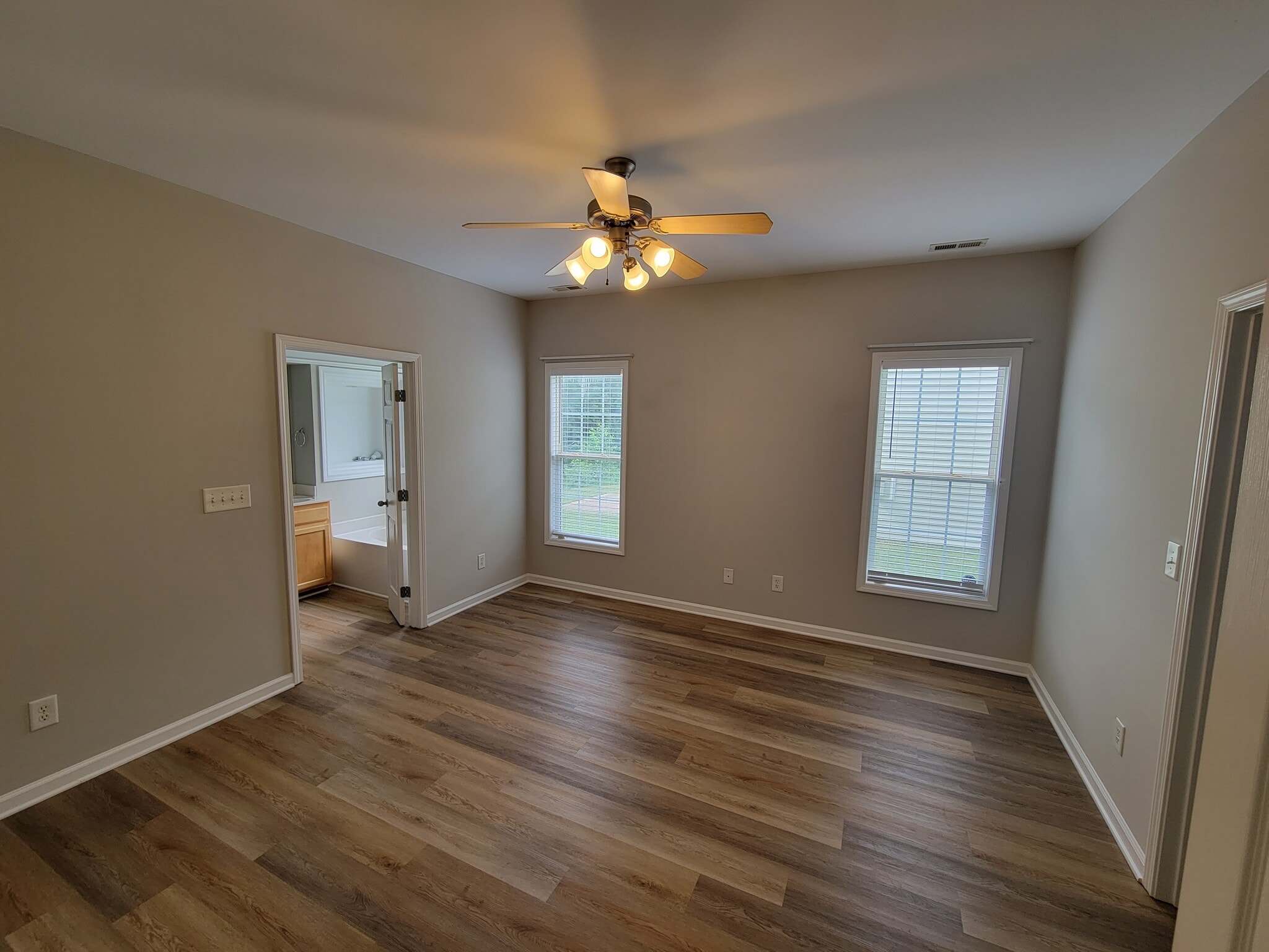 Building Photo - 7954 Willowglen Dr