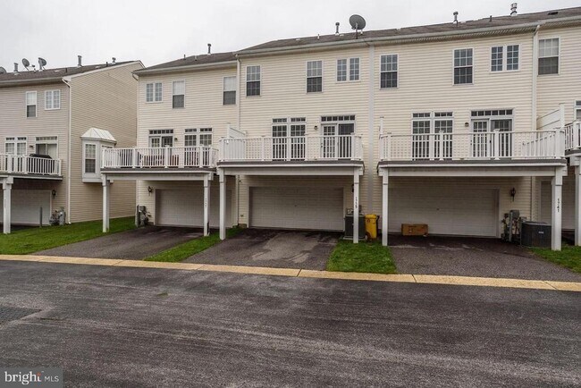 Building Photo - 1739 Theale Way