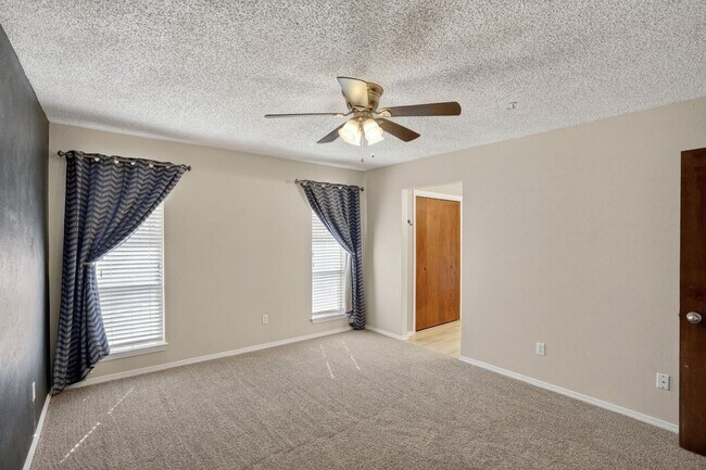 Building Photo - Spacious 3 Bedroom + Office Home with Two Living Areas – Quiet Cul-de-Sac – Available April 1